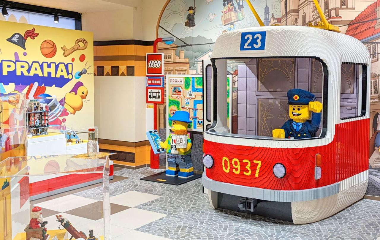 В центре Праги открылся крупнейший магазин LEGO
