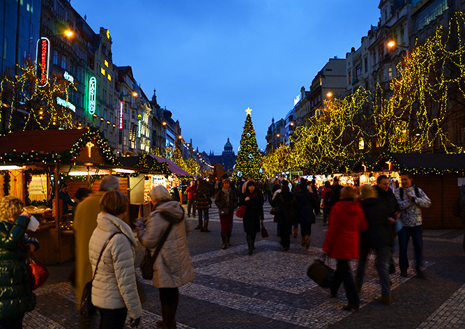 Рождественское освещение в Праге включат 26 ноября